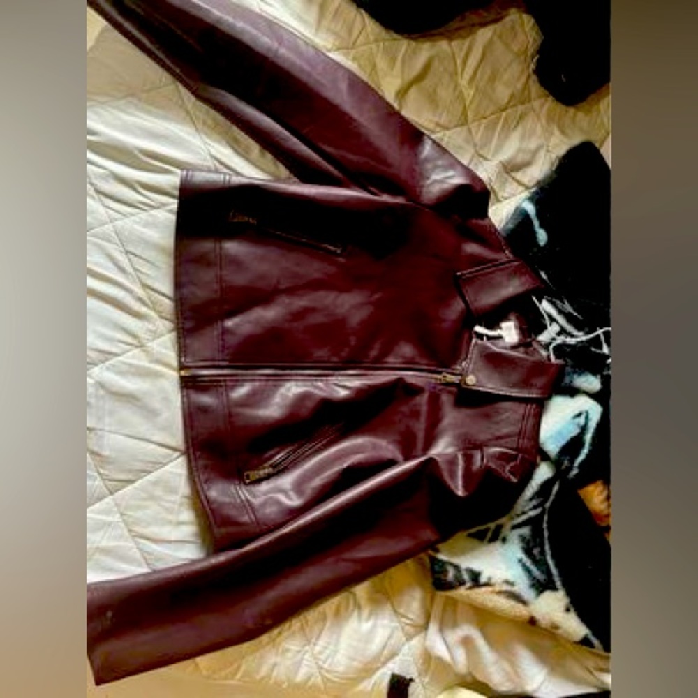 🧥✨ Maroon Leather Jacket by Shelly Segal✨🧥